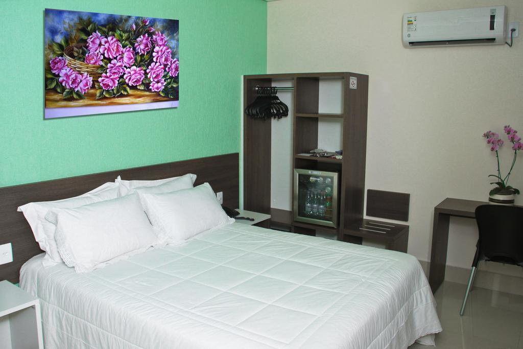 Hotel Saron Luziania Exterior photo